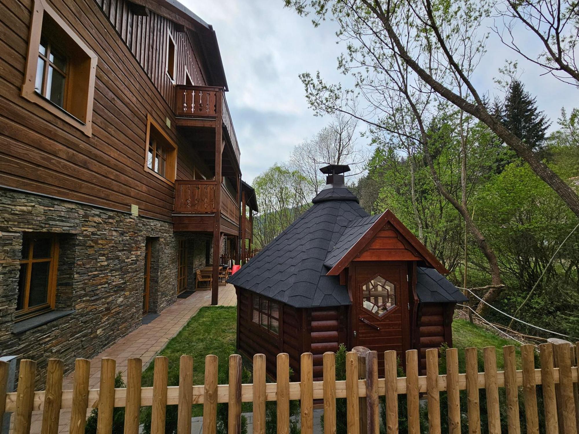 Apartmany Jezerne Velké Karlovice Zewnętrze zdjęcie